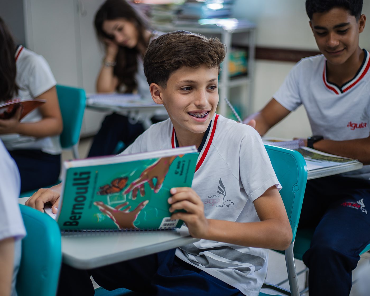 Aluna do Ensino Médio em sala